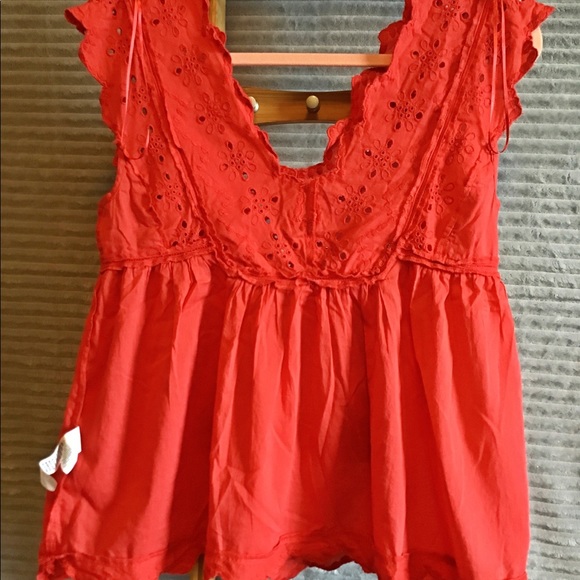 Summer staple coral red eyelet peasant top - Picture 4 of 10